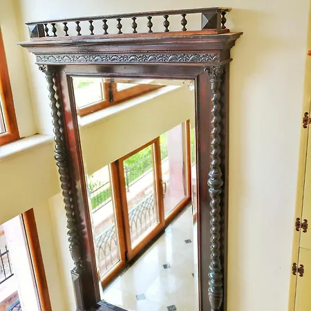 Stone Hill Ayvalı
